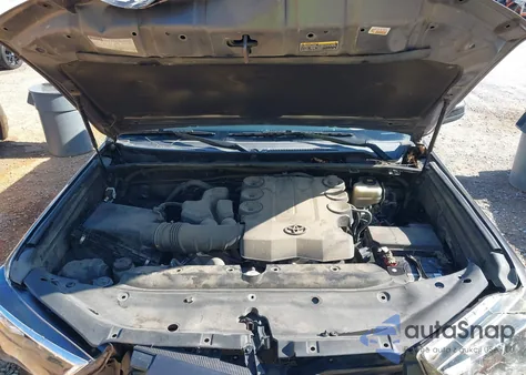 2018 Toyota 4Runner Sr5 z USA, uszkodzony, nr VIN JTEBU5JR0J5496165